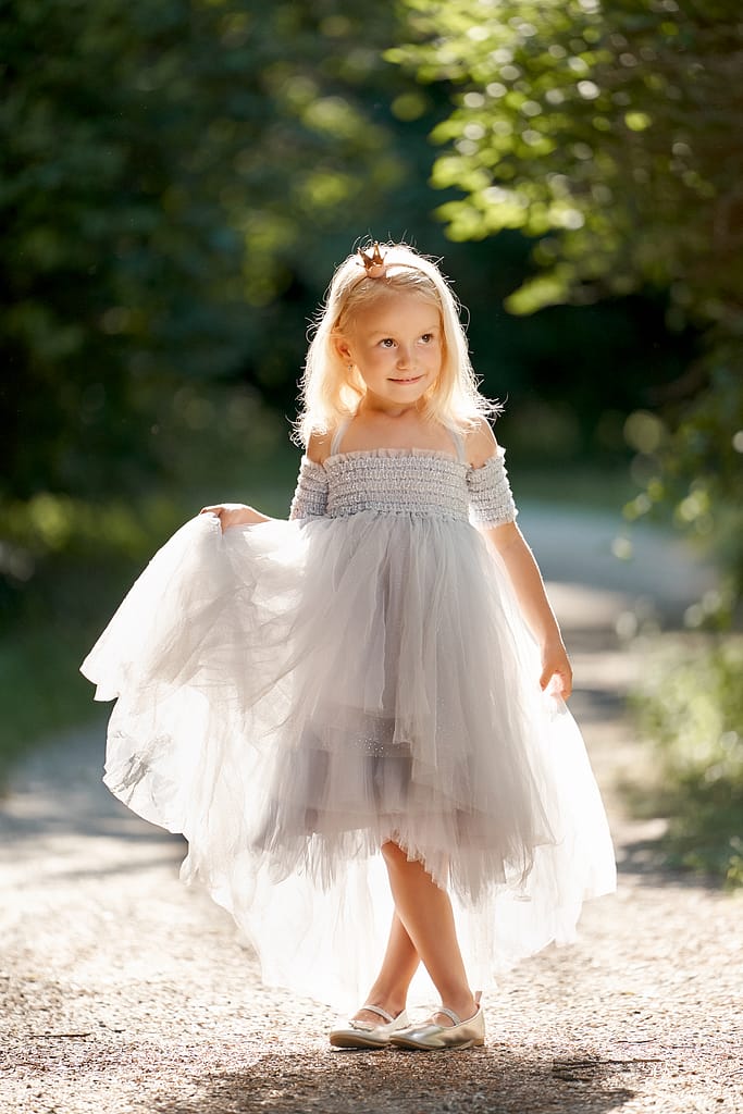 4-ročná Mia v svetlomodrých tutu šatách Luna Luna Elizia